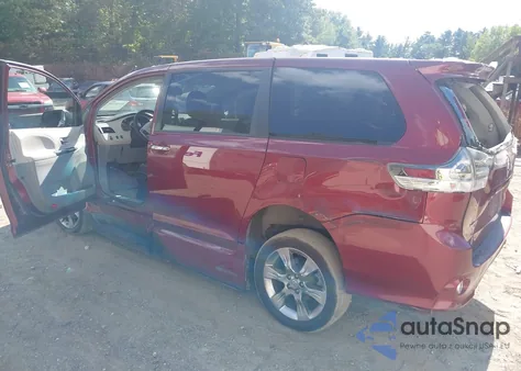 2013 Toyota Sienna Se 8 Passenger z USA, uszkodzony, nr VIN 5TDXK3DC1DS310515